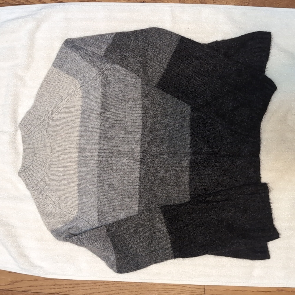 Max Studio Gray Gradient Crew Neck Sweater